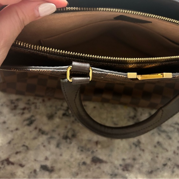 Louis Vuitton purse like new. Comes with dust bag
Lowest $1,300 - Picture 5 of 6